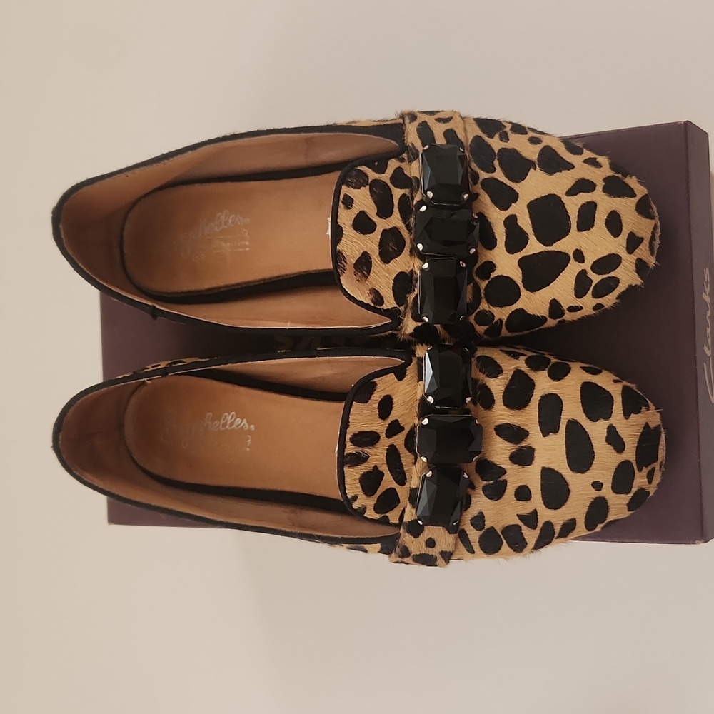 Seychelles animal print loafer in size 7